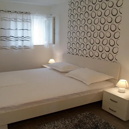 House Karlo - One-bedroom With Balcony A4